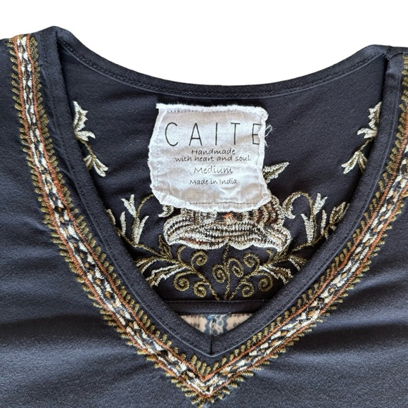 Caite Embroidered Navy Blue Long Sleeve Tunic Top V-Neck Floral Size Medium - Picture 4 of 9